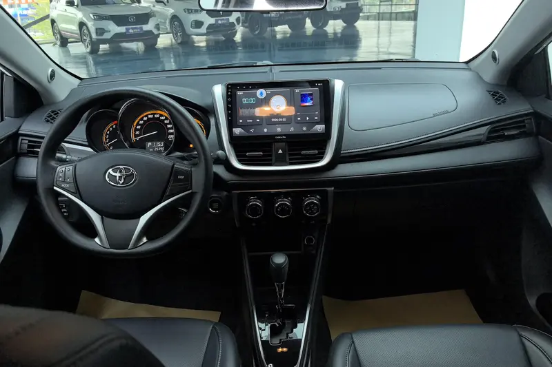 Toyota Yaris L — фото 8