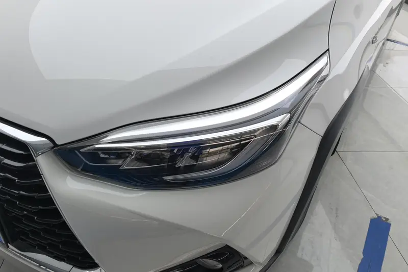 Toyota Yaris L — фото 4