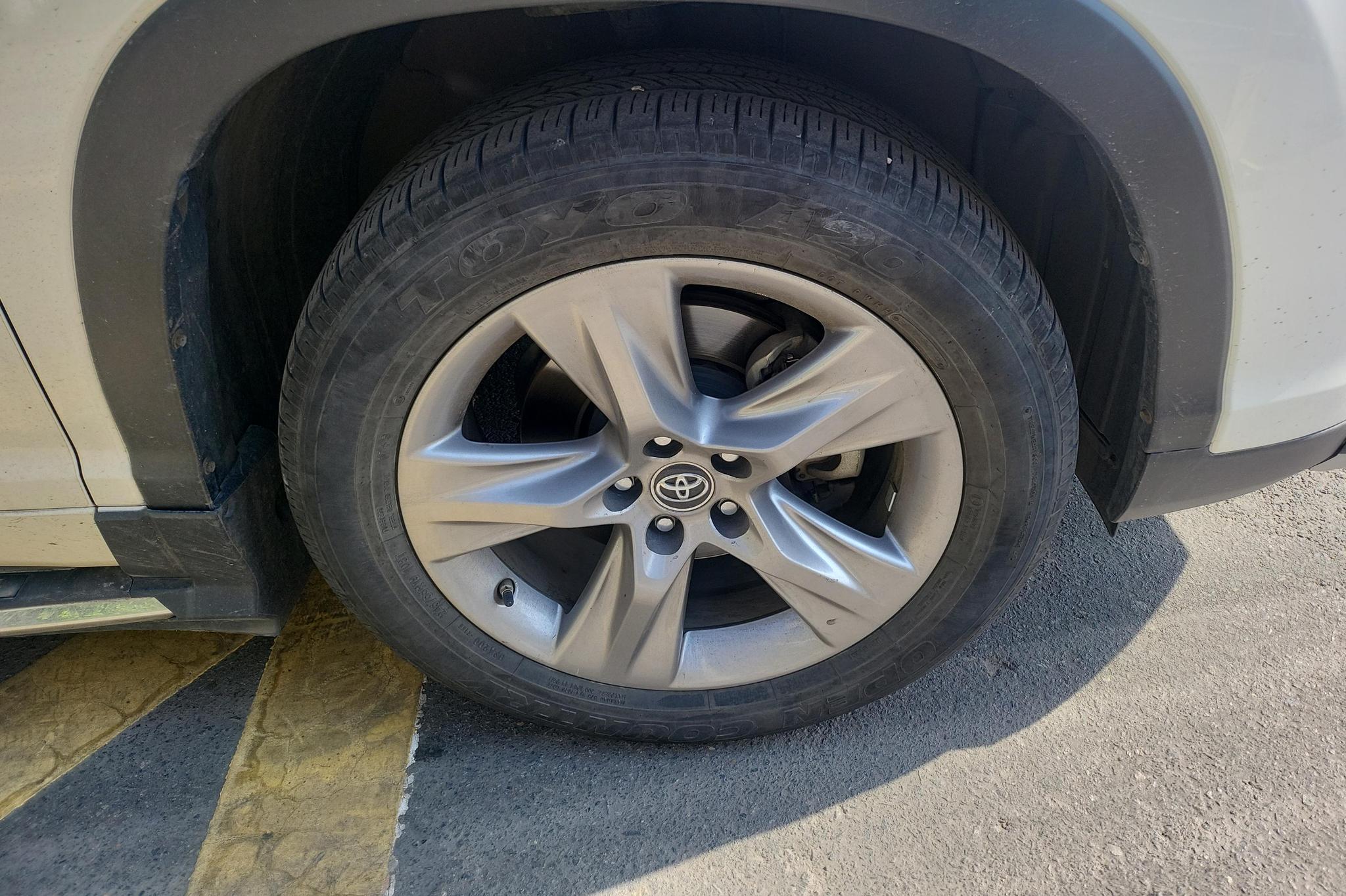 Toyota Highlander 2018 2.0T Luxury 7 мест V