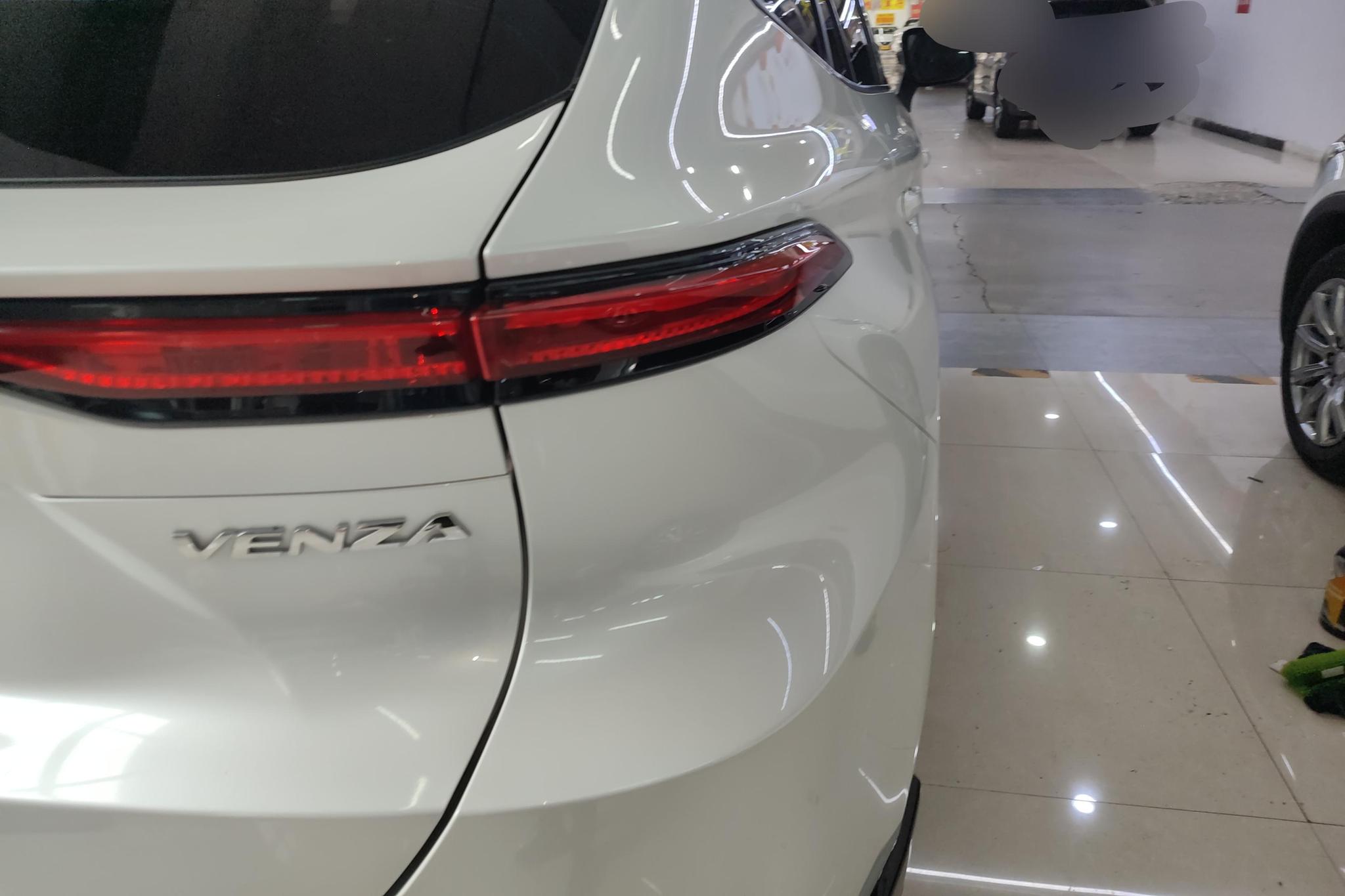 Toyota Venza 2022 2.0L CVT Luxury
