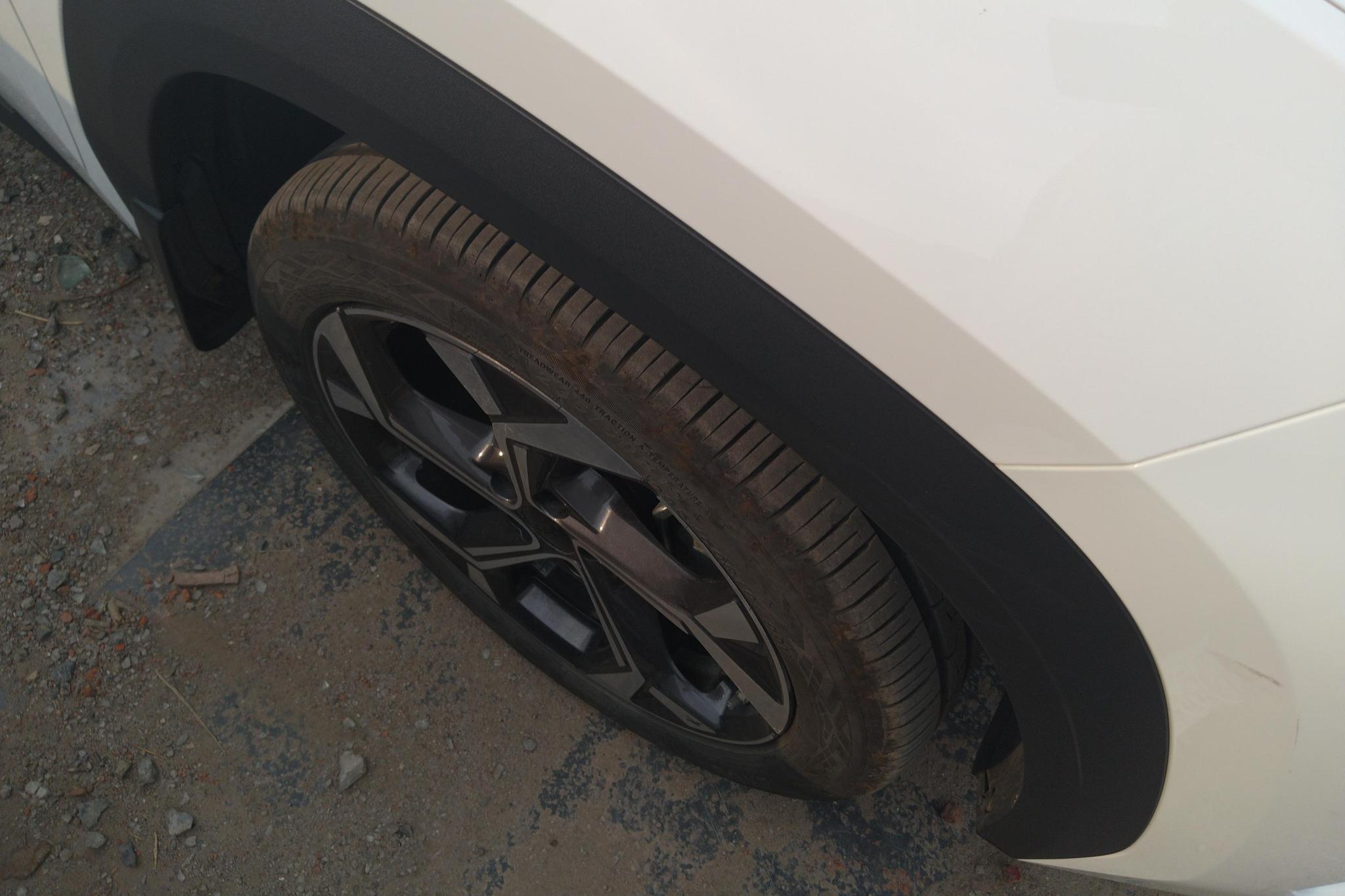 Geely Boyue L L 2023 1.5TD DCT Luxury