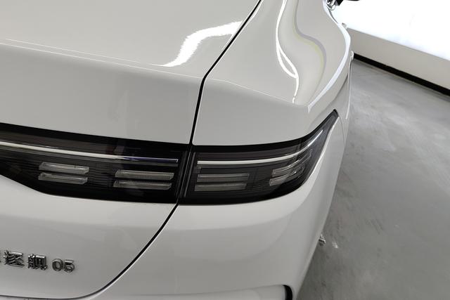 BYD Destroyer 05 2024 DM-i 55 KM Luxury — фото 8