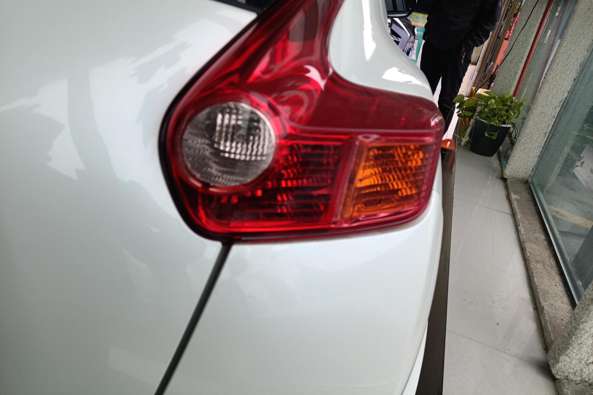 Infiniti ESQ 2014 1.6L