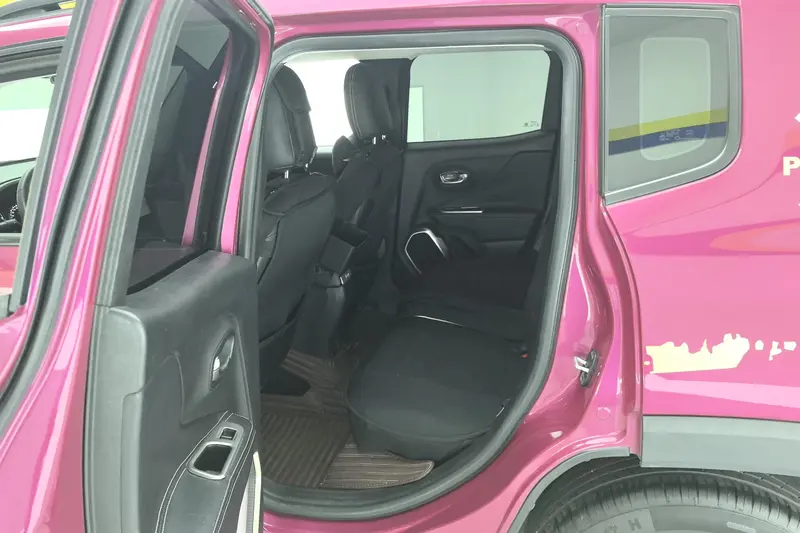 Jeep Renegade — фото 12