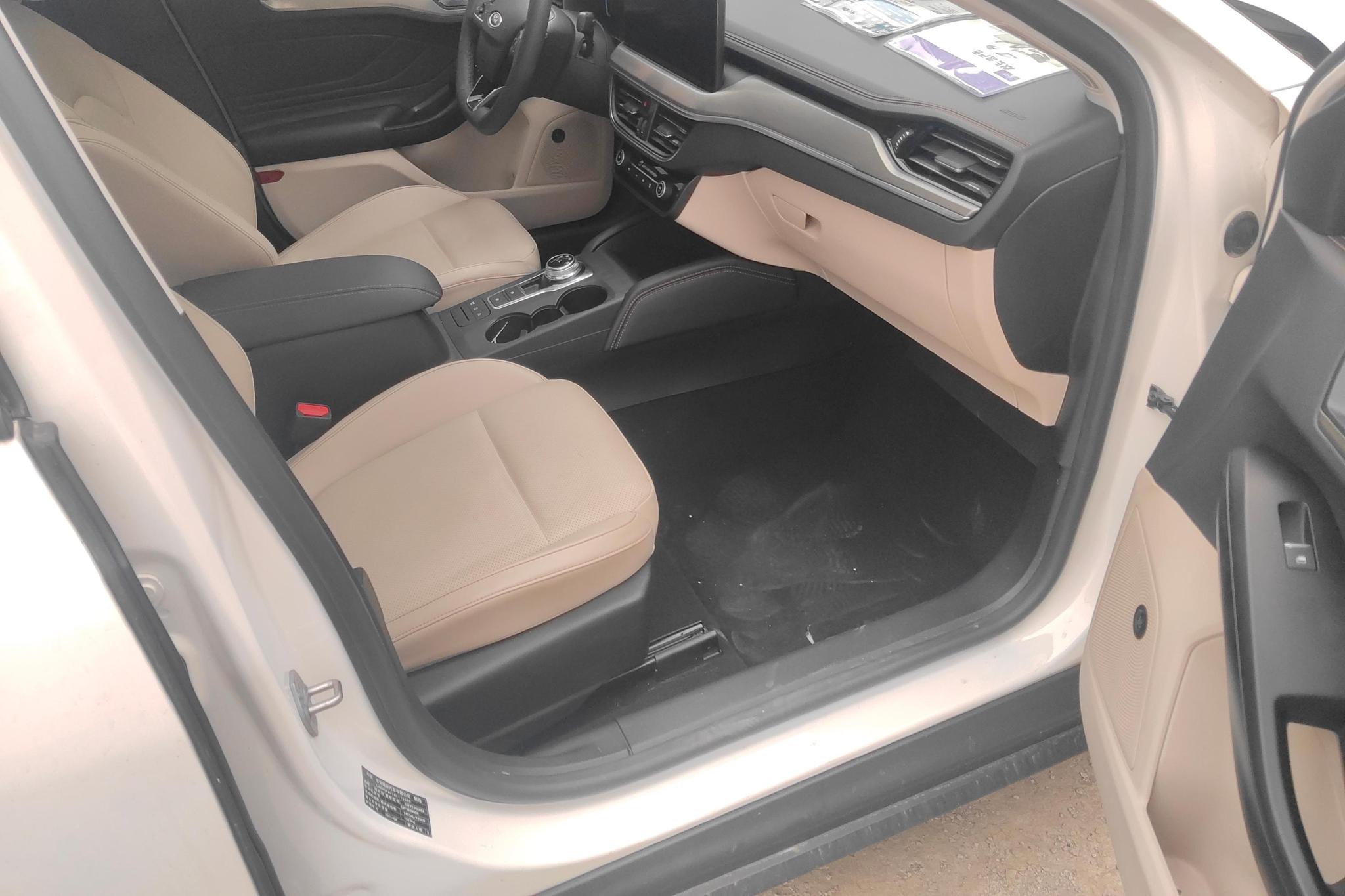 Ford Focus 2021 EcoBoost 180 AT