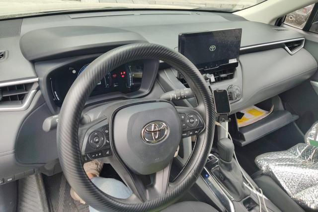 Toyota Corolla Cross 2023 2.0 L CVT — фото 14