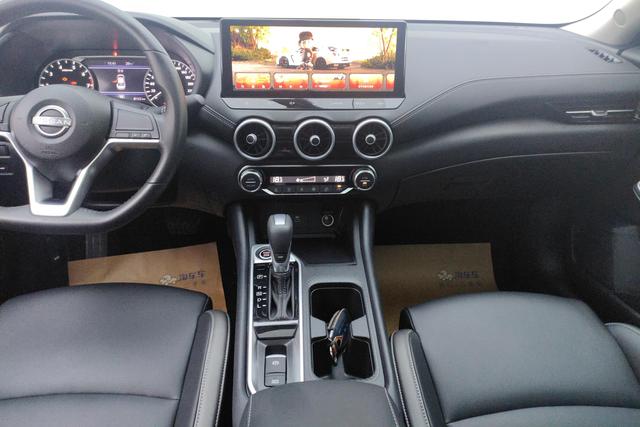 Nissan Sylphy 2023 1.6 L CVT — фото 10