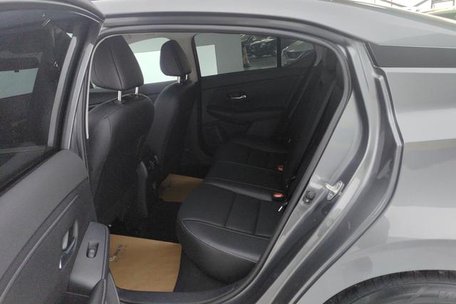 Nissan Sylphy 2023 1.6 L CVT — фото 16