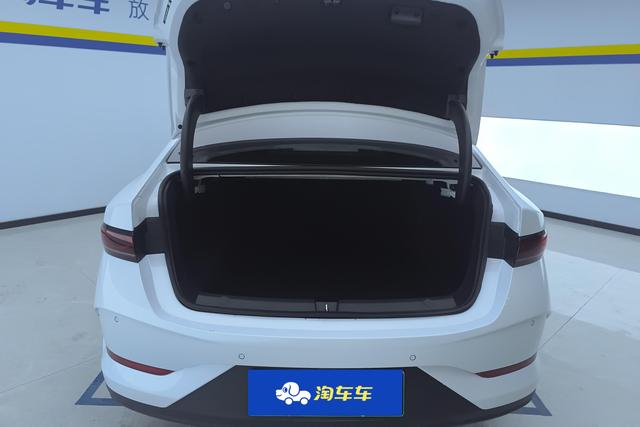 BYD QIN PLUS Hybrid 2025 — фото 17