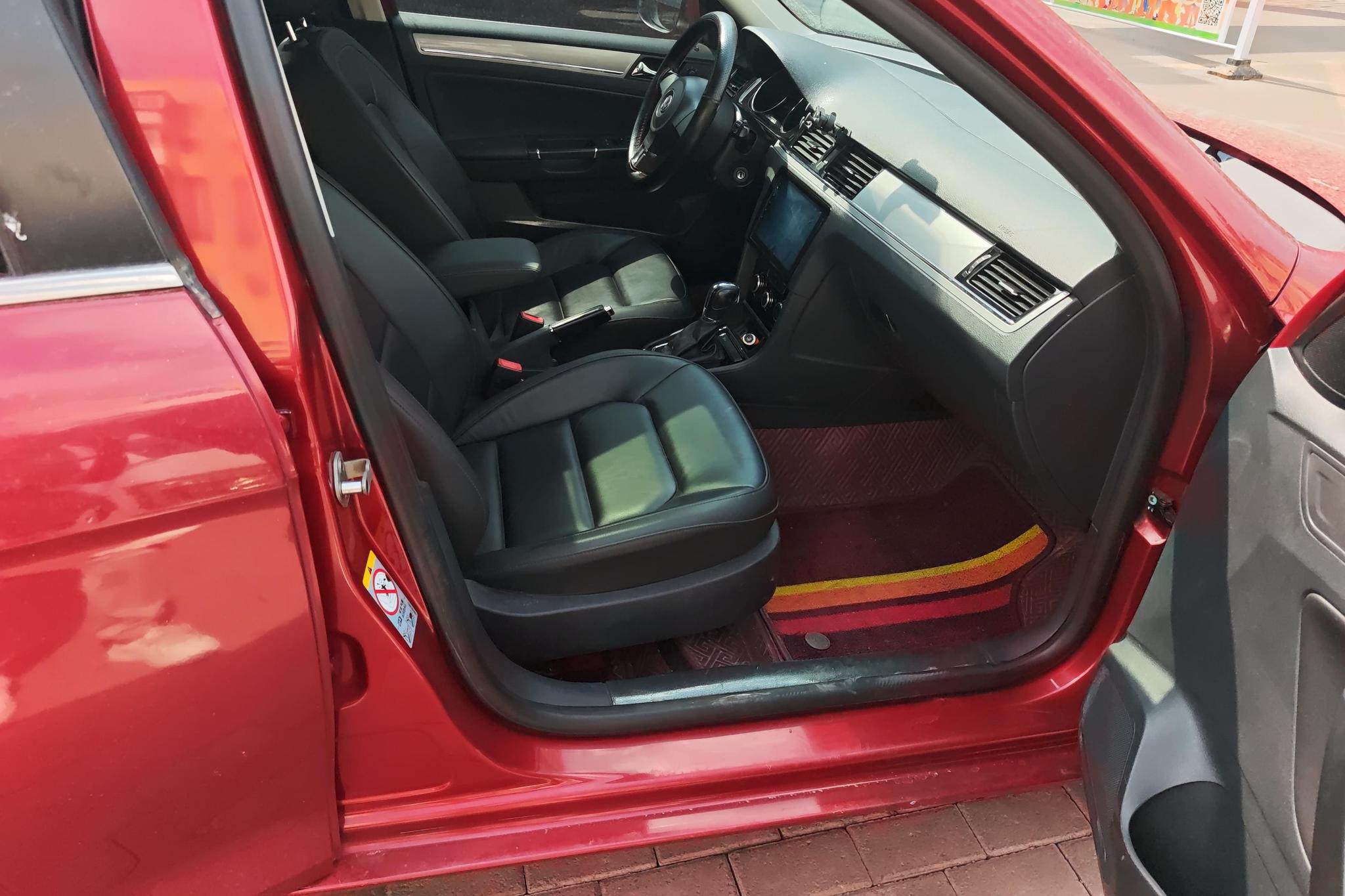 Volkswagen Bora 2013 1.6L AT Comfort
