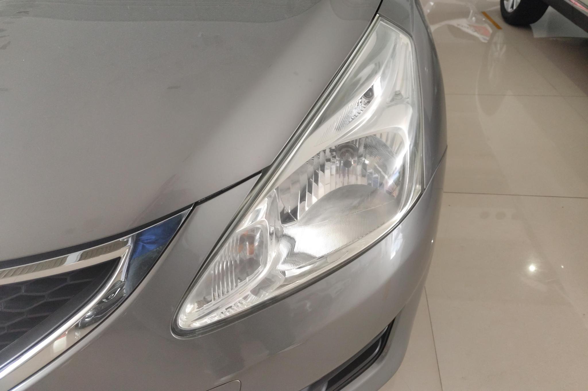 Nissan Tiida 2011 1.6L CVT Comfort
