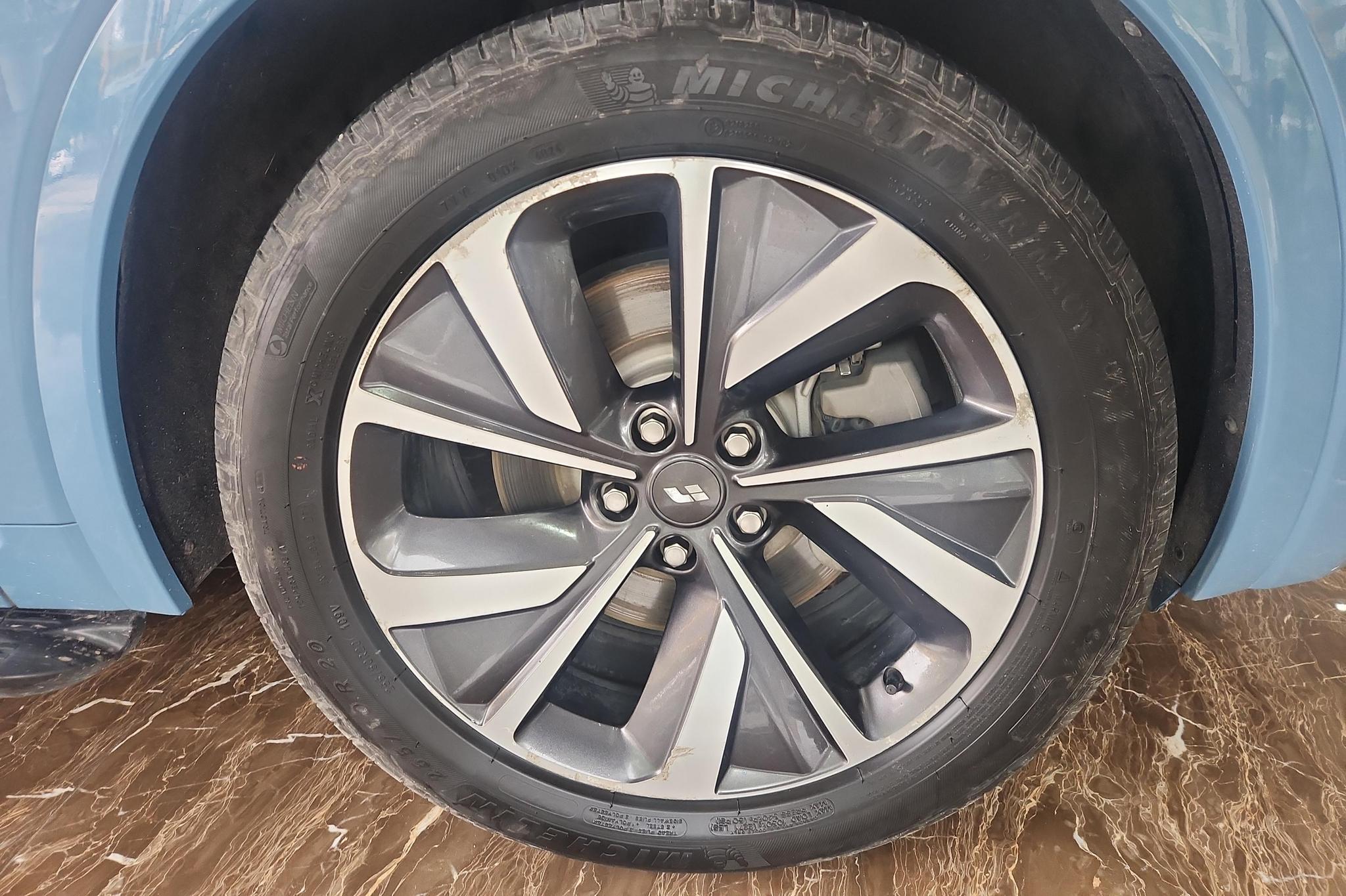Li Auto ONE 2021 6 мест