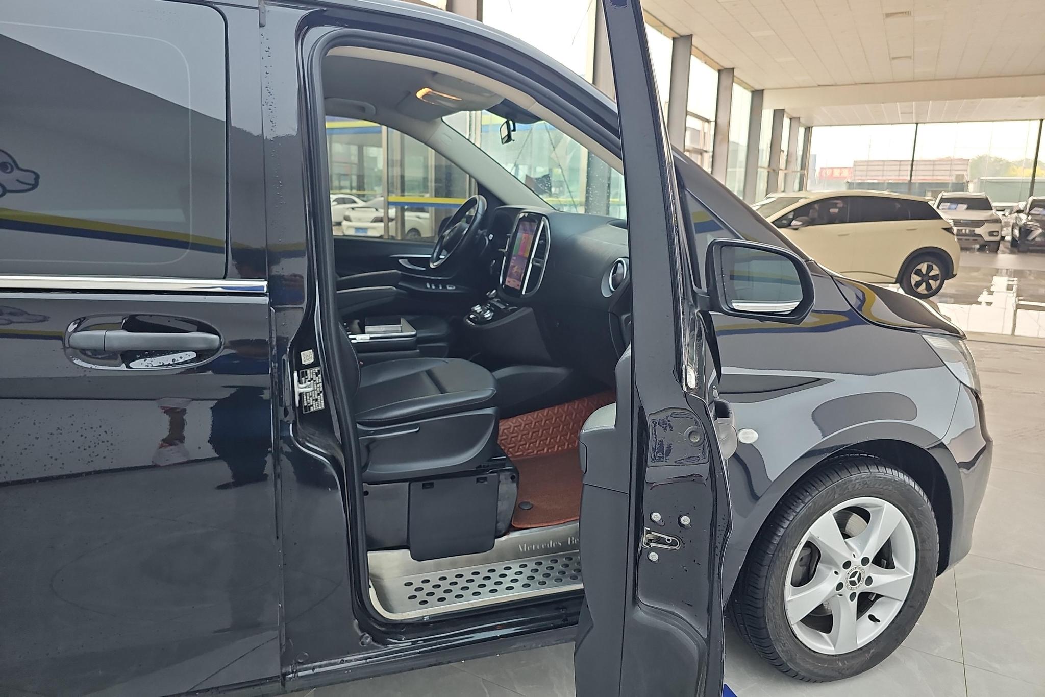 Mercedes-Benz Vito 2020 2.0T Elite 7 мест