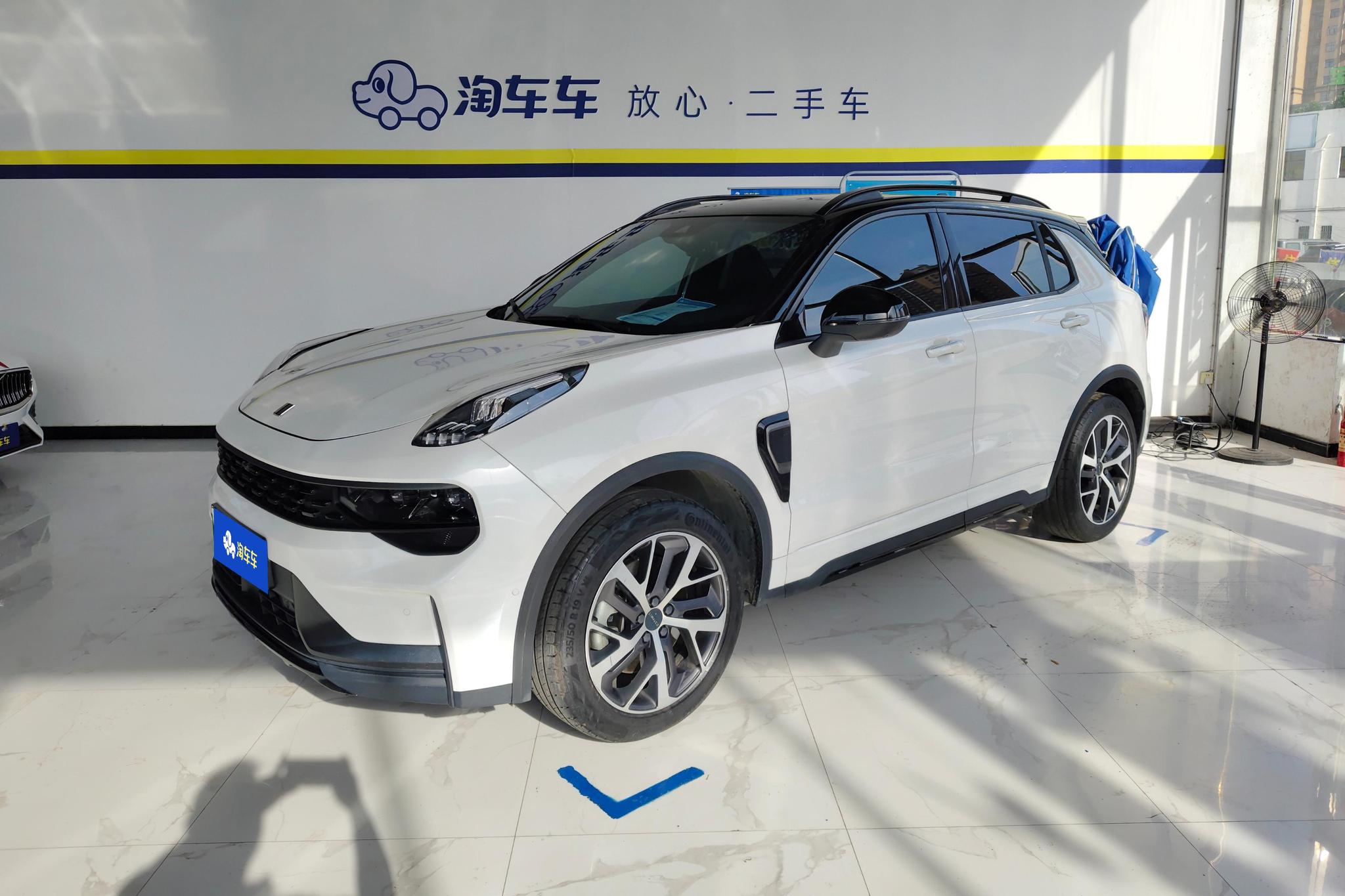 Lynk & Co 01 EM-P