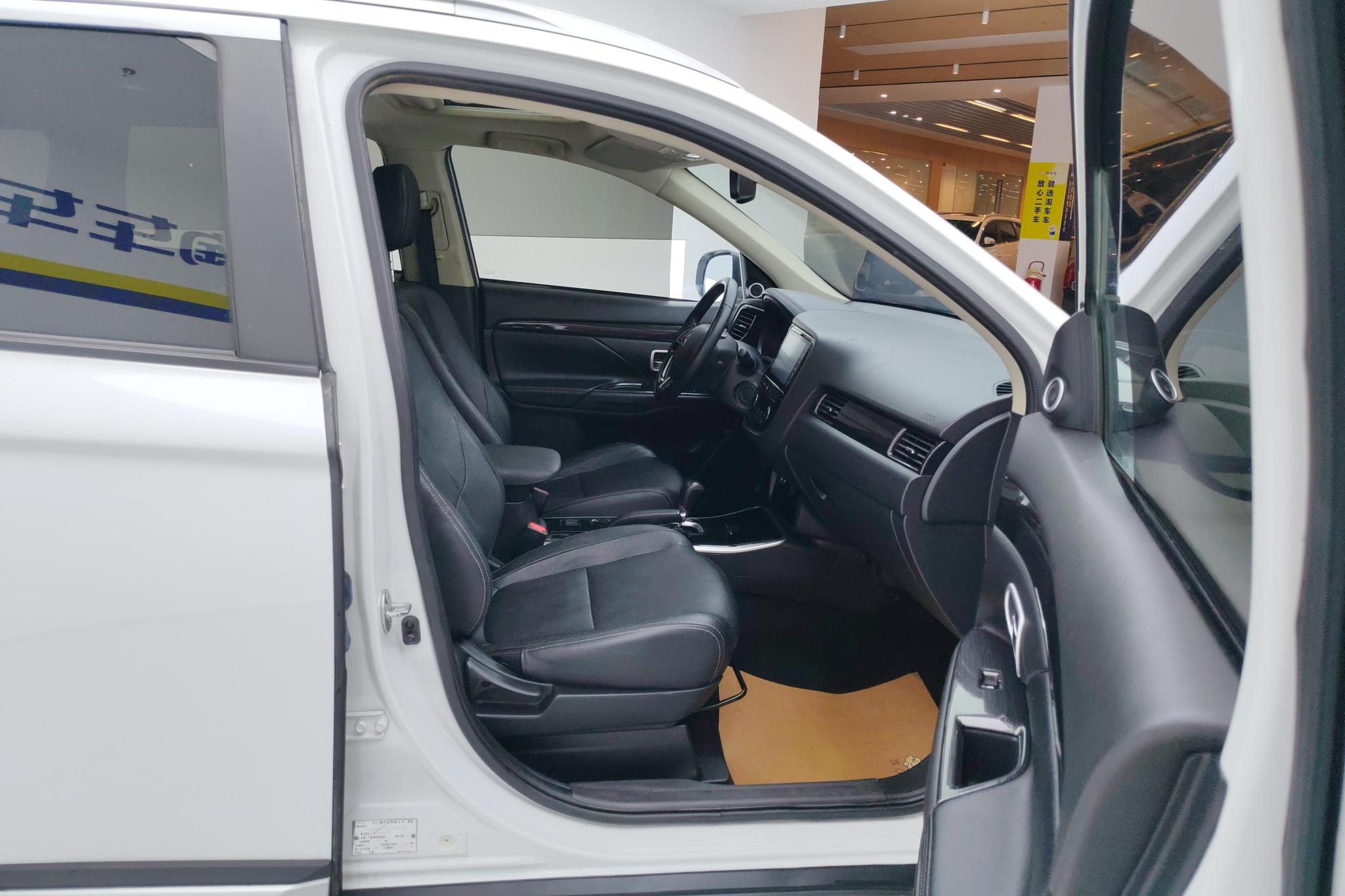 Mitsubishi Outlander 2018 2.0L 5 мест