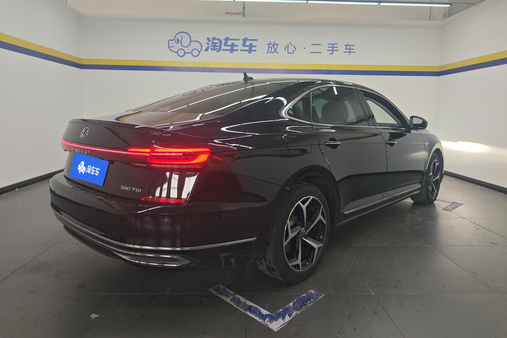 Volkswagen Passat 2024 380TSI Luxury