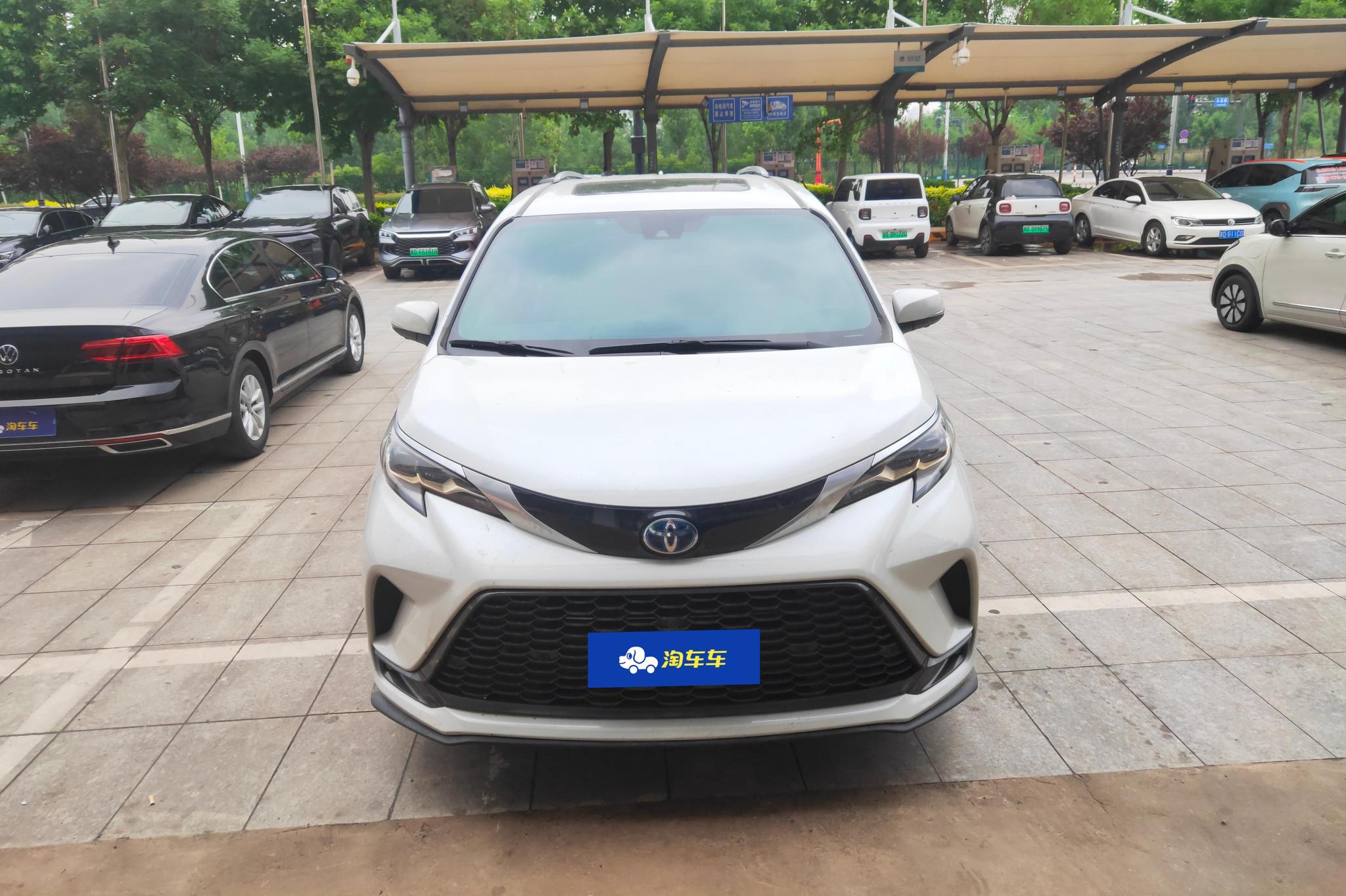Toyota Granvia 2023 2.5L Luxury PLUS