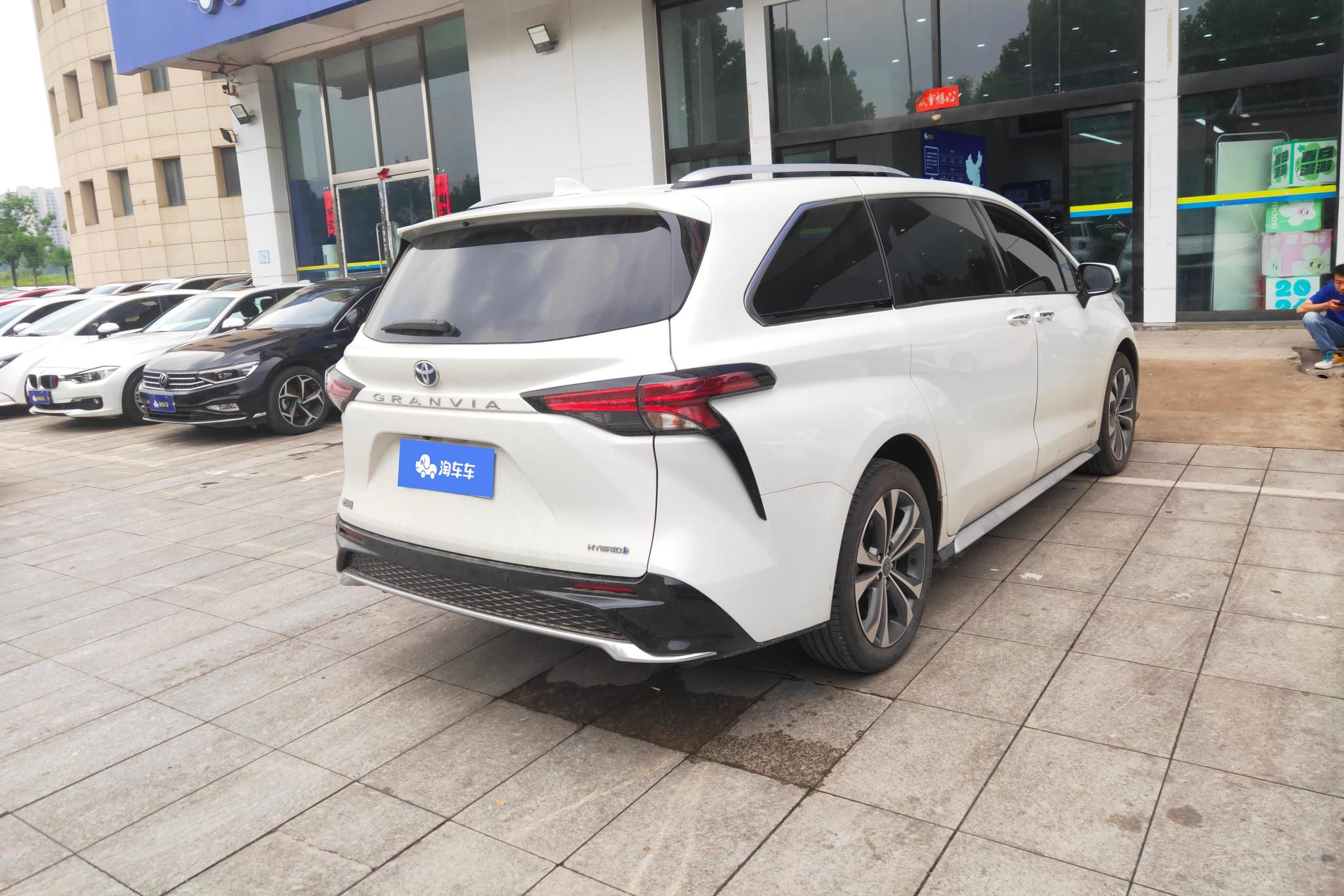 Toyota Granvia 2023 2.5L Luxury PLUS