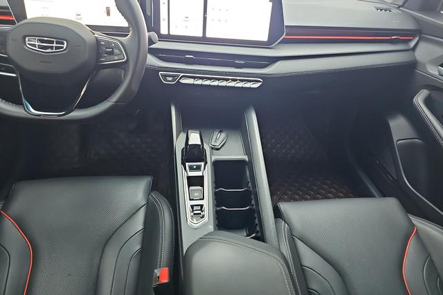 Geely Binrui 2022 COOL 1.5 T DCT — фото 11