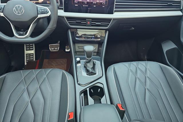 Volkswagen Tiguan L 2024 330 TSI 2 WDR-Line — фото 10