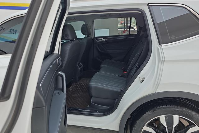 Volkswagen Tiguan L 2024 330 TSI 2 WDR-Line — фото 15