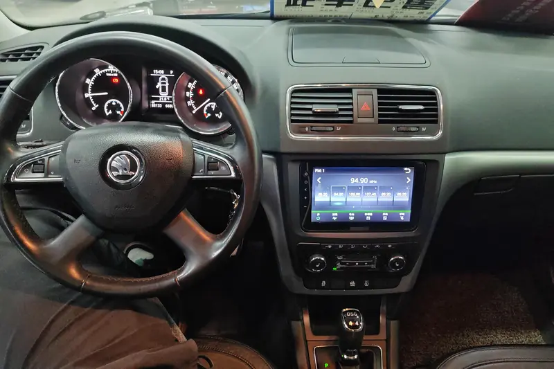 Skoda Yeti 1.8 TSI DSG — фото 7
