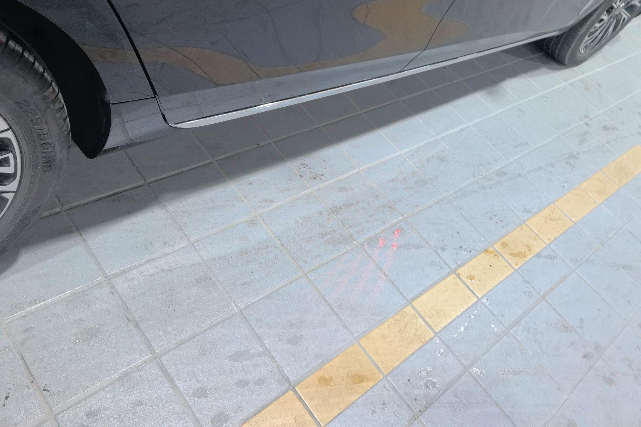 Hongqi H5 2025 2.0T AT