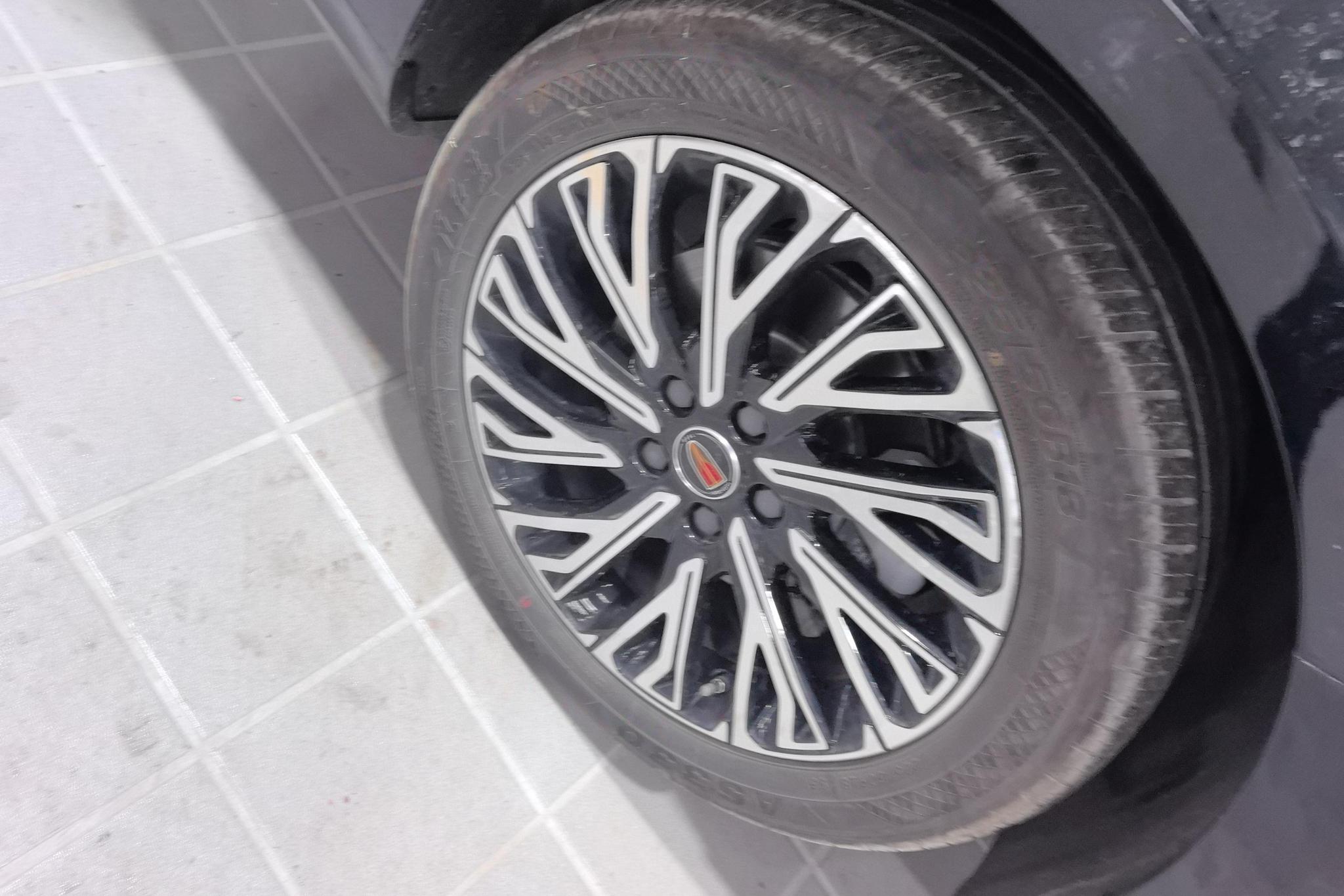 Hongqi H5 2025 2.0T AT