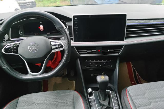 Volkswagen Tiguan L — фото 11
