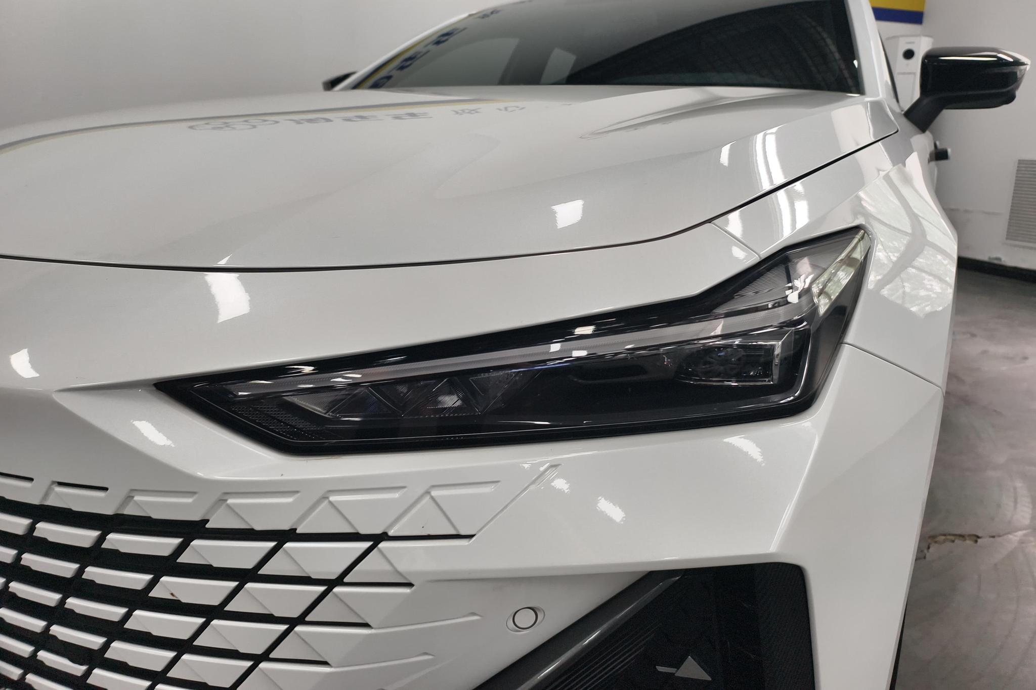Changan UNI-V 2023 1.5T Premium