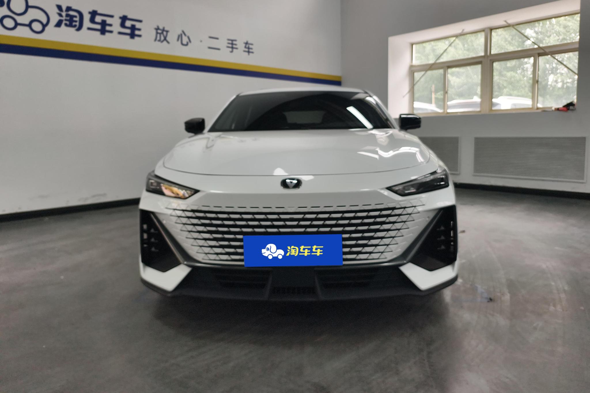 Changan UNI-V 2023 1.5T Premium