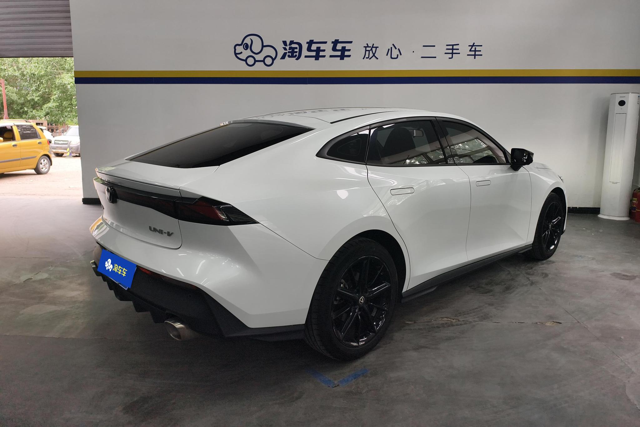 Changan UNI-V 2023 1.5T Premium