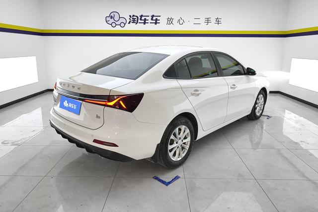 Roewe i5 2023 1.5 L MT — фото 3
