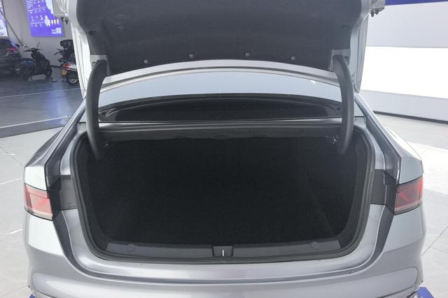 BYD Qin Plus — фото 17