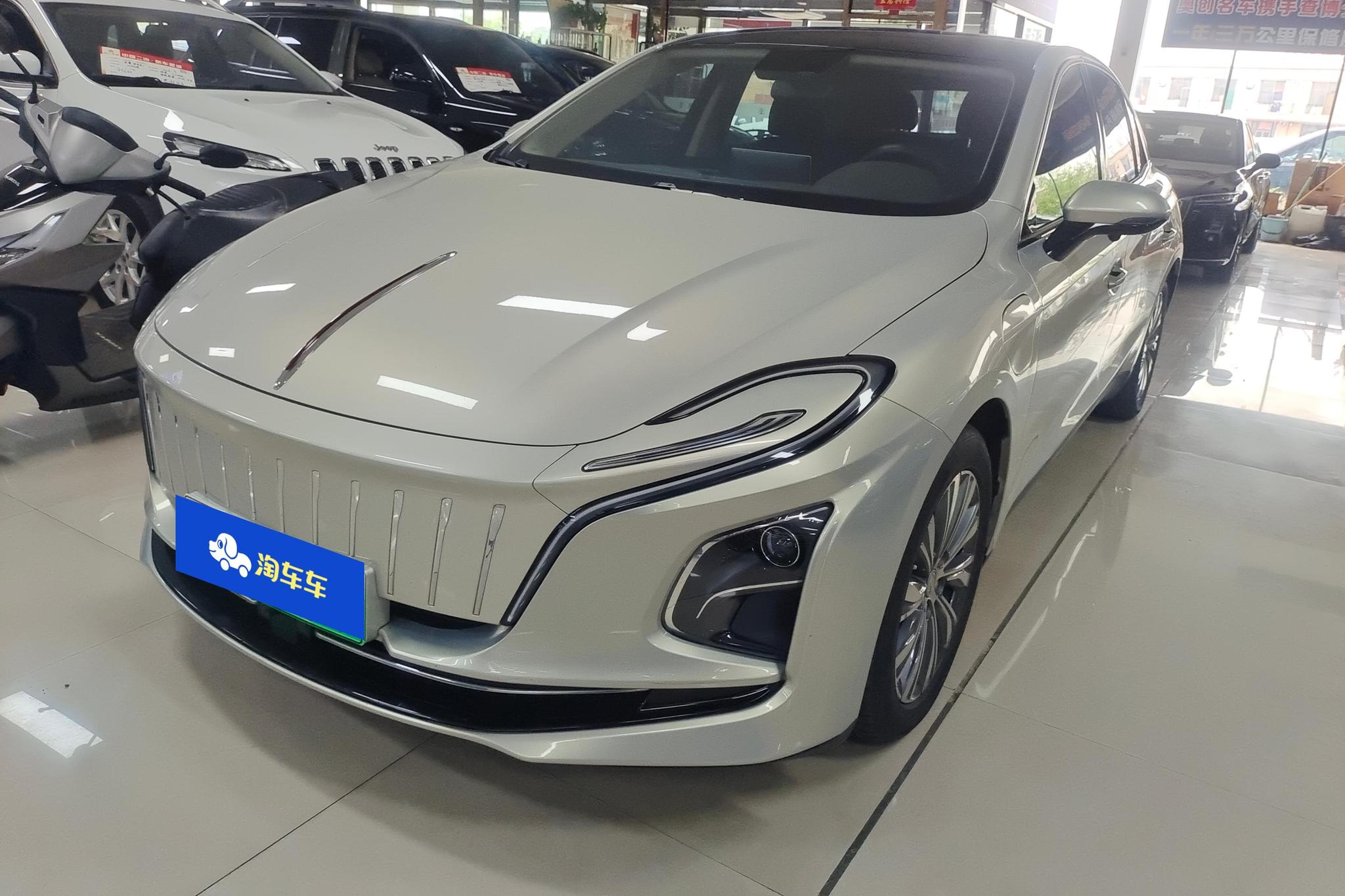 Hongqi E-QM5