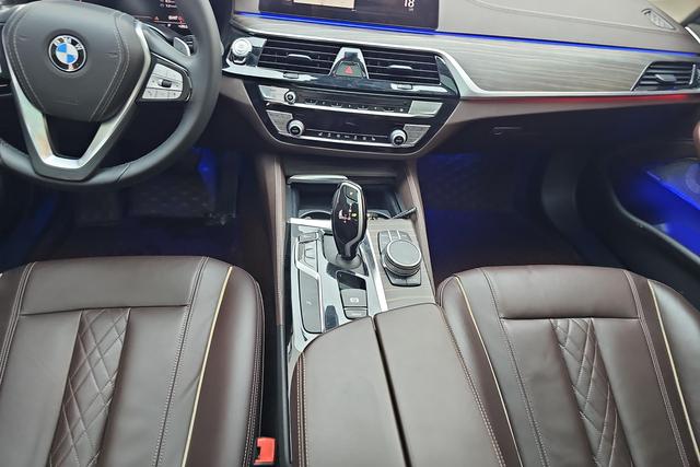 BMW BMW 5-Series 2021 - фото 16