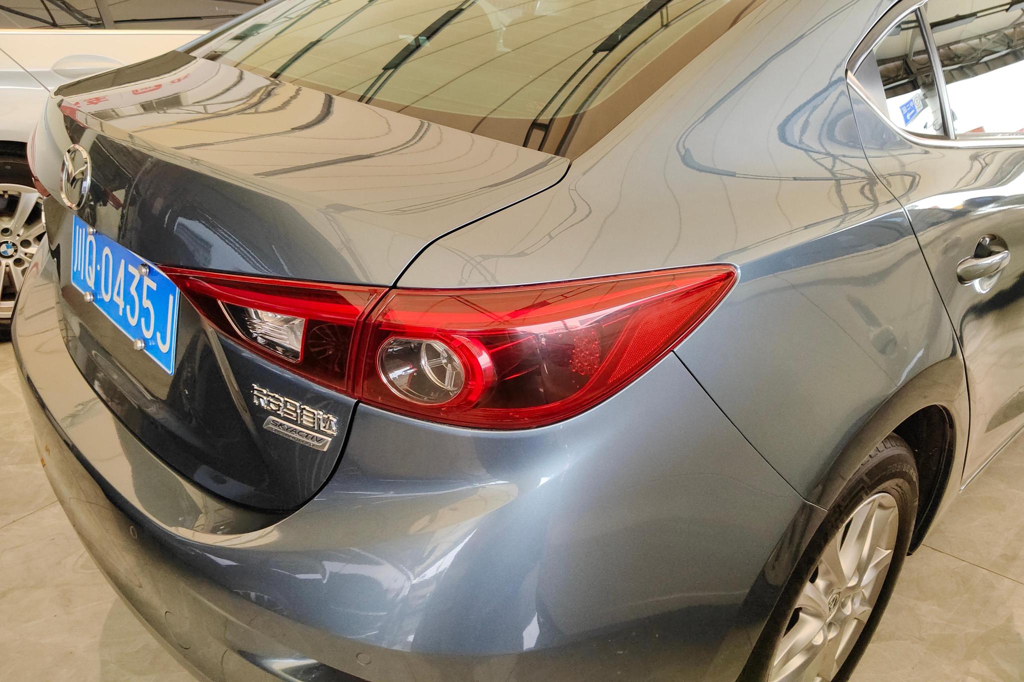 Mazda Mazda3 3 2017 1.5L AT Luxury V