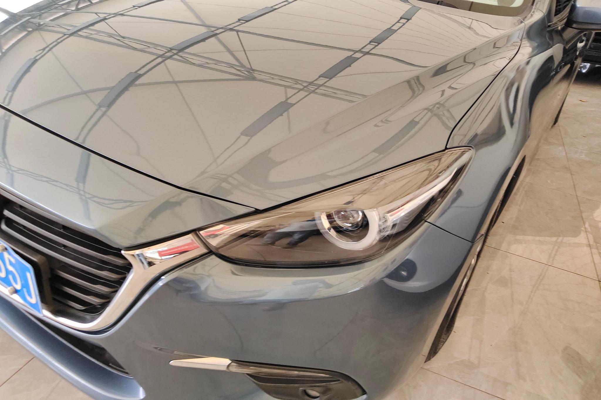 Mazda Mazda3 3 2017 1.5L AT Luxury V