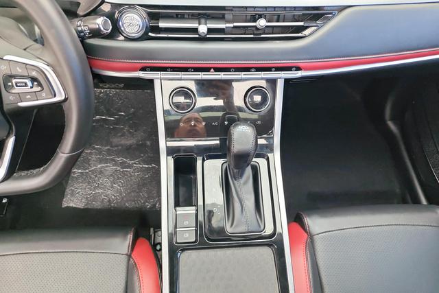 Chery 5x 2022 1.5 L CVTLuxury — фото 10