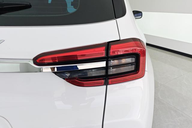 Chery 5x 2022 1.5 L CVTLuxury — фото 5