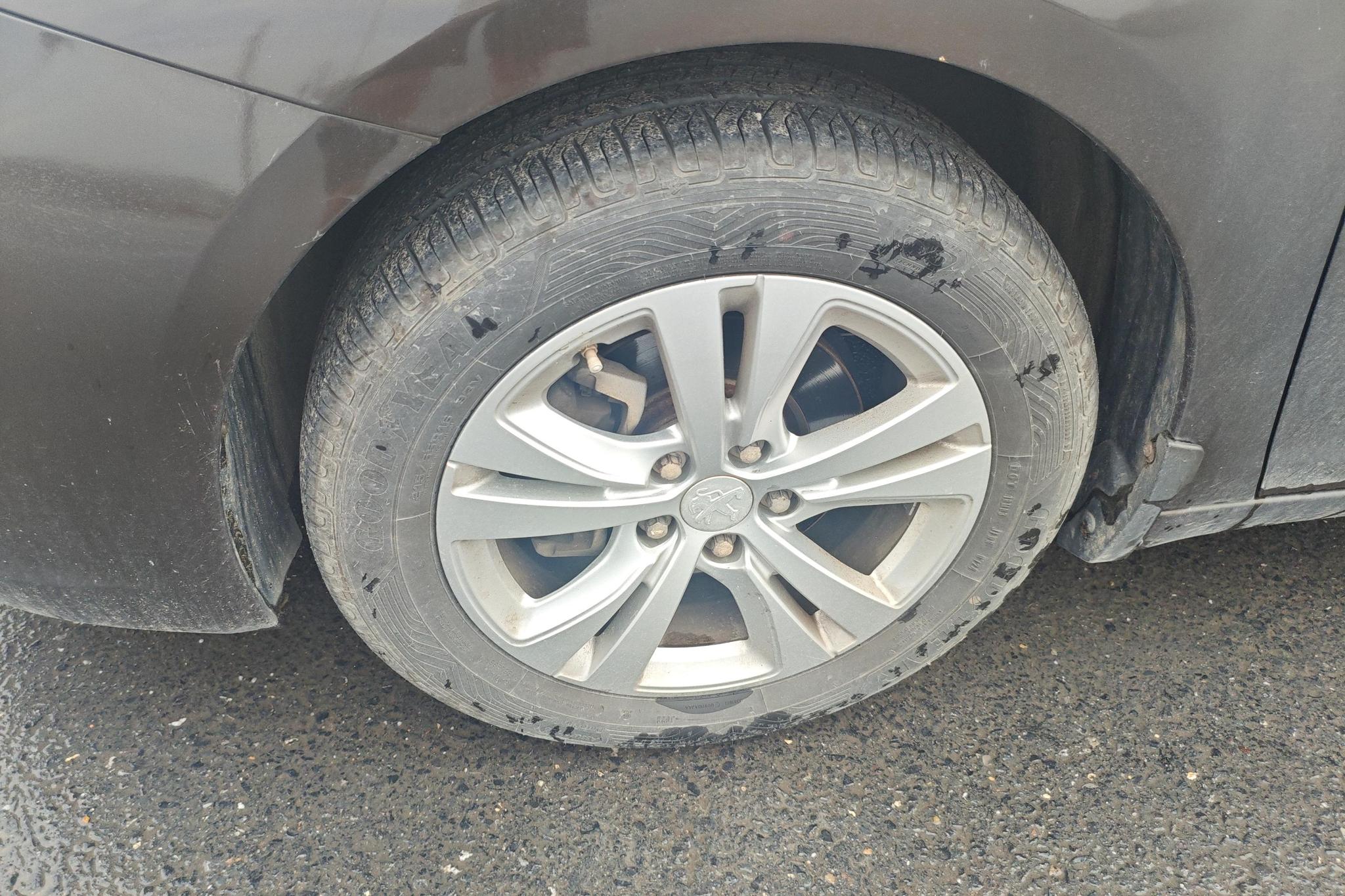 Peugeot 408 2018 1.8L MT Lead