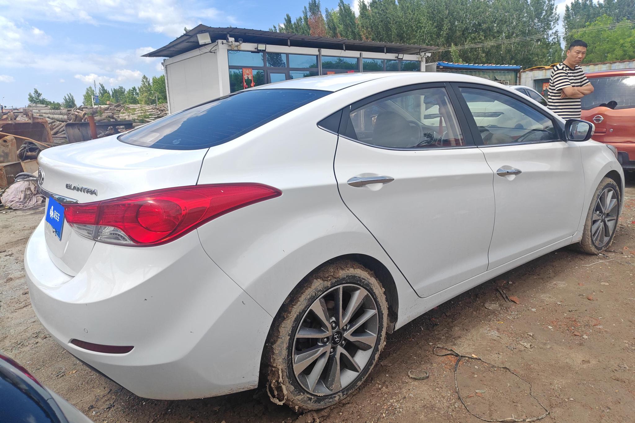 Hyundai Elantra 2016 1.6L AT Luxury