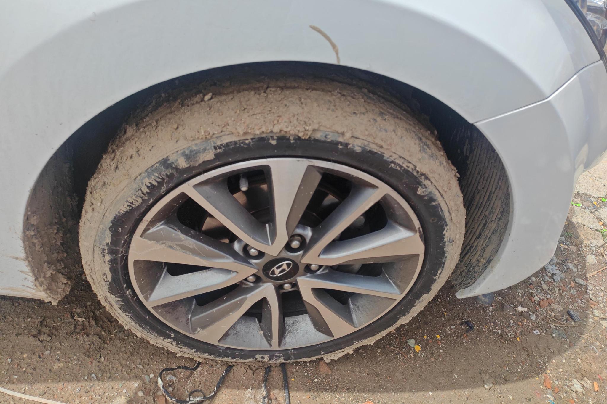 Hyundai Elantra 2016 1.6L AT Luxury