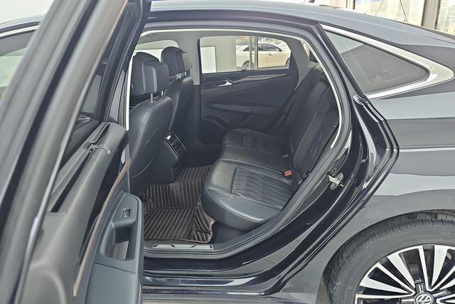 Volkswagen Passat 2019 330 TSI VI — фото 16