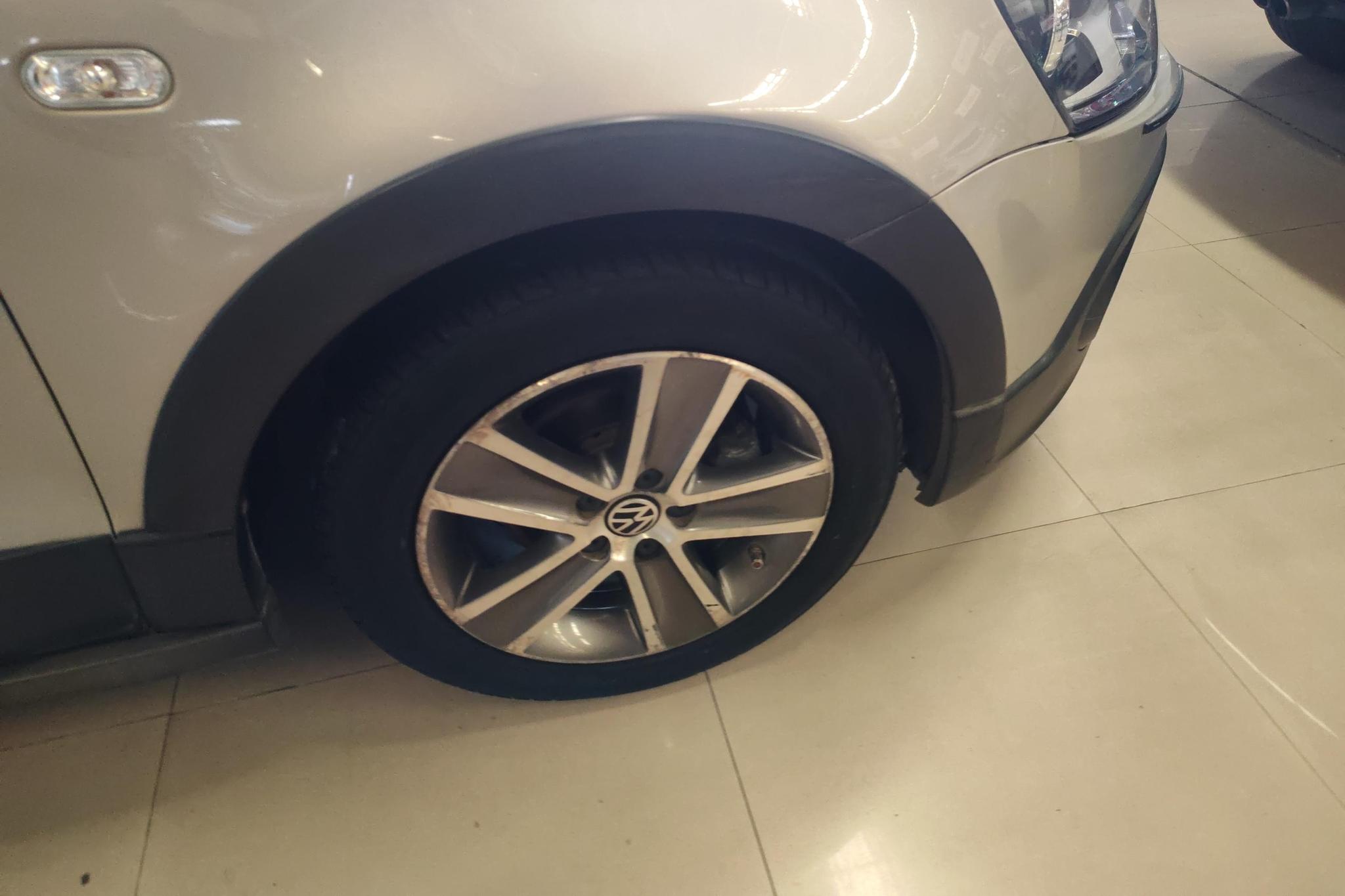 Volkswagen Polo 2012 1.6L Cross POLO AT