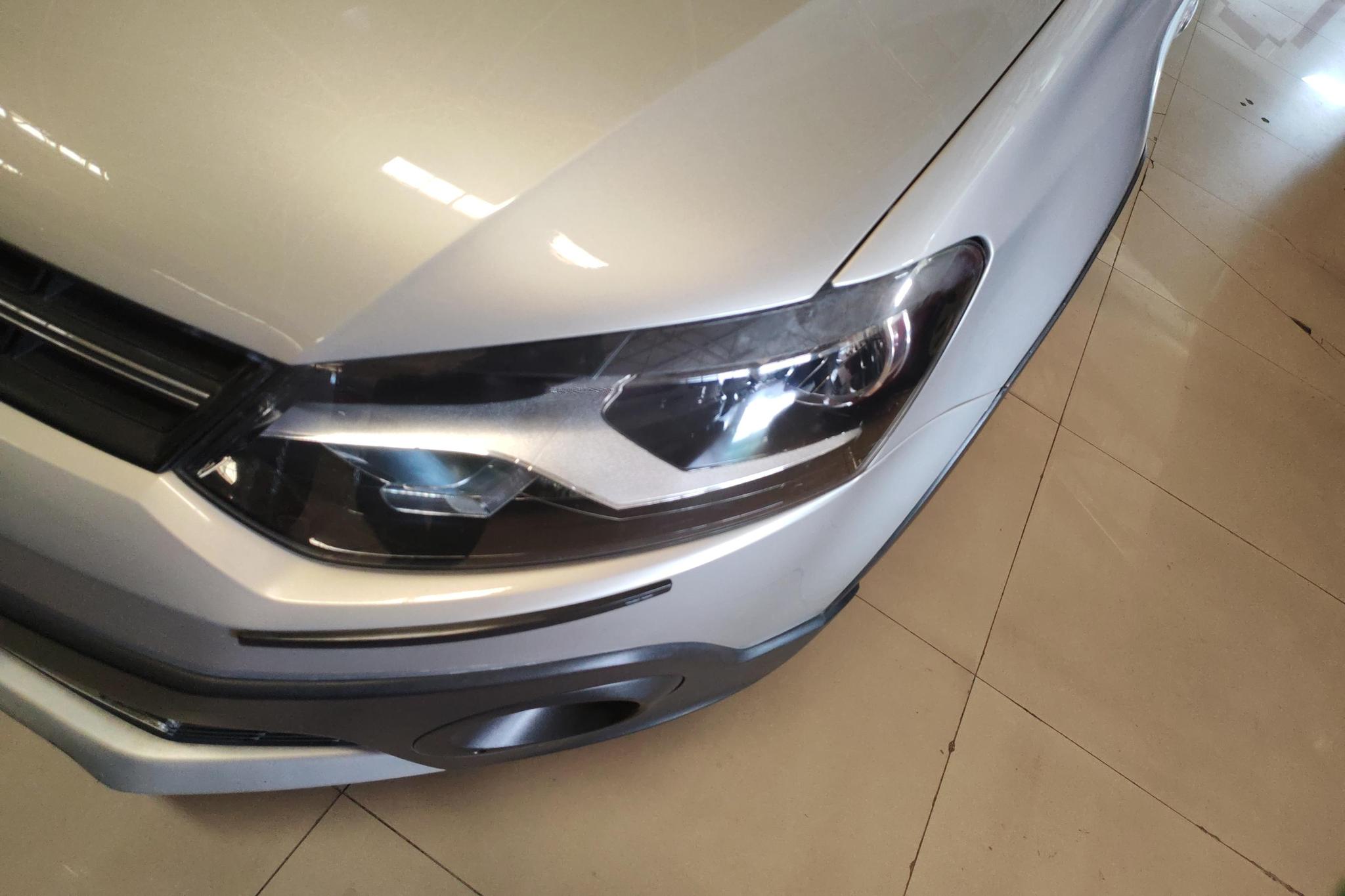 Volkswagen Polo 2012 1.6L Cross POLO AT
