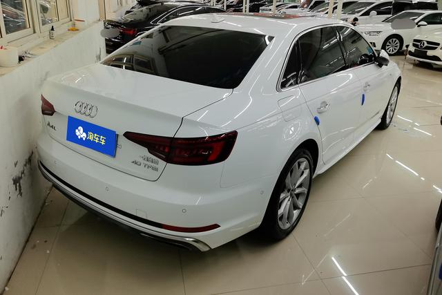 Audi A4L 2019 40 TFSI VI — фото 3
