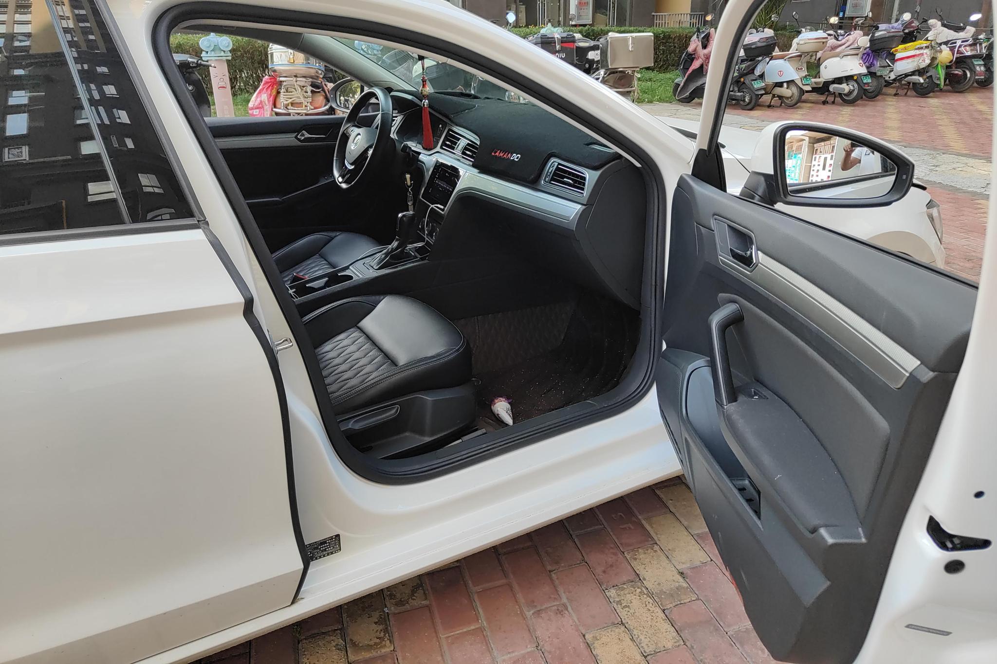 Volkswagen Lamando 2021 230TSI DSG