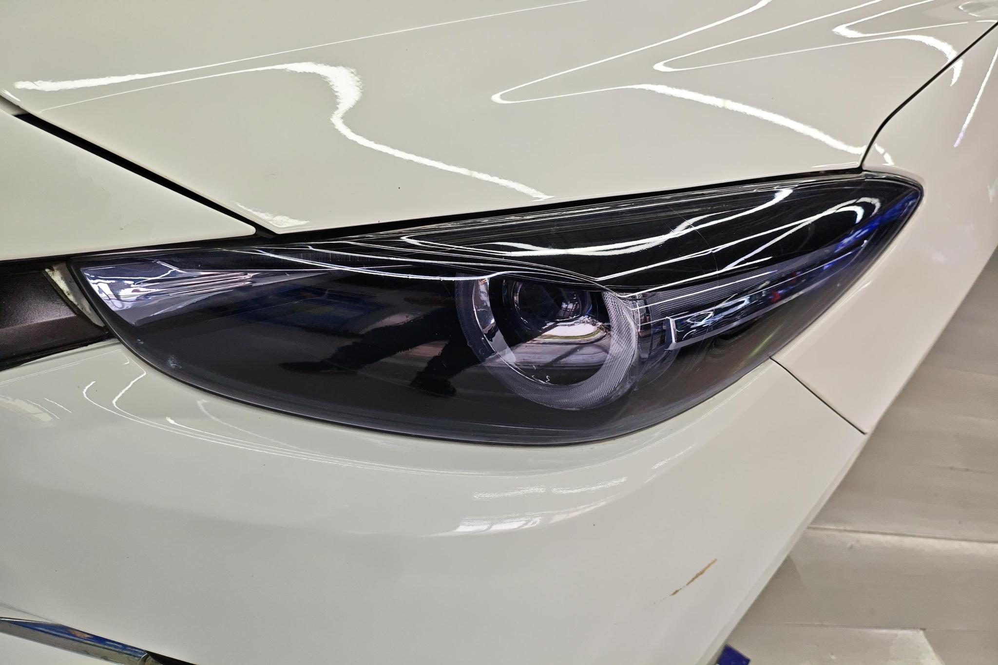 Mazda Mazda3 3 2017 1.5L AT Luxury V