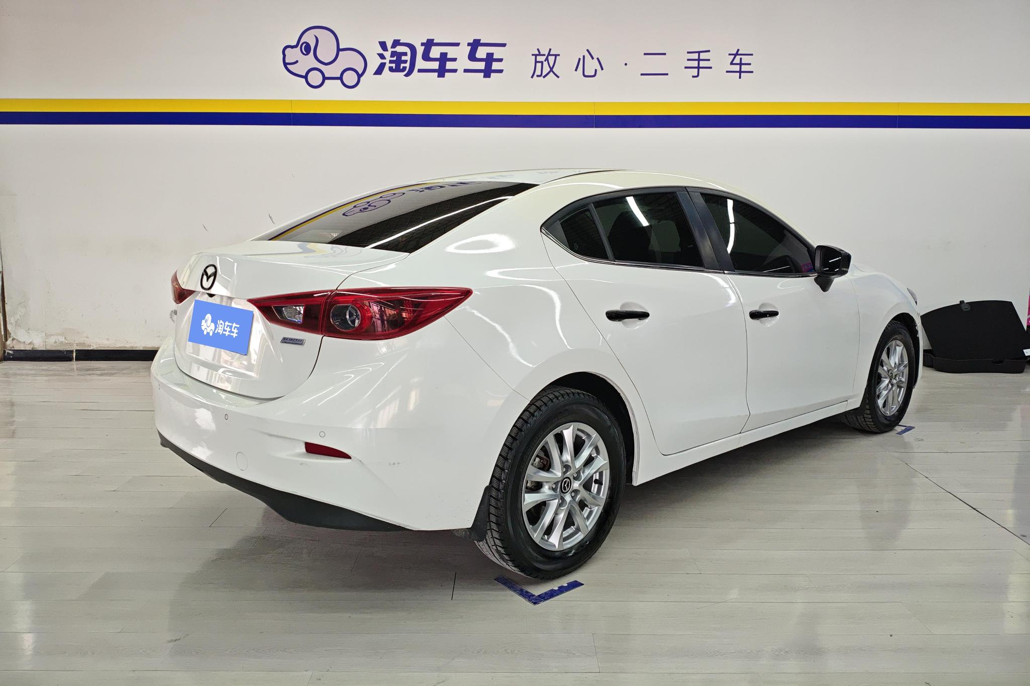Mazda Mazda3 3 2017 1.5L AT Luxury V